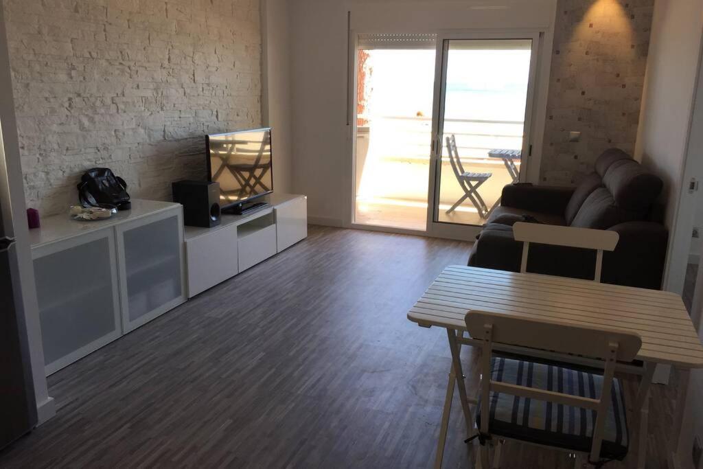 Frente Al Mar En *